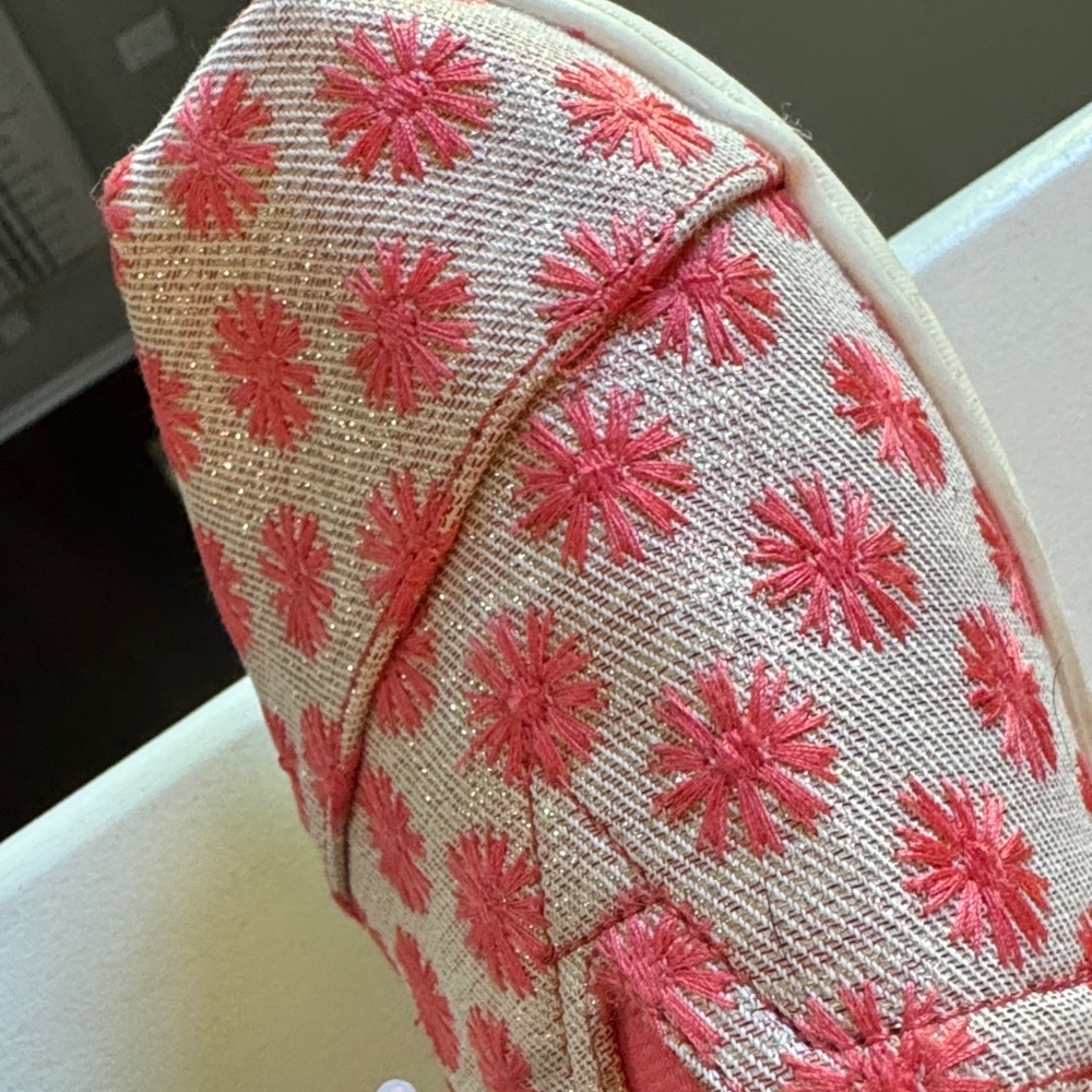 NWT TOMS Pink Daisy Pattern Slip-Ons - Picture 6 of 6